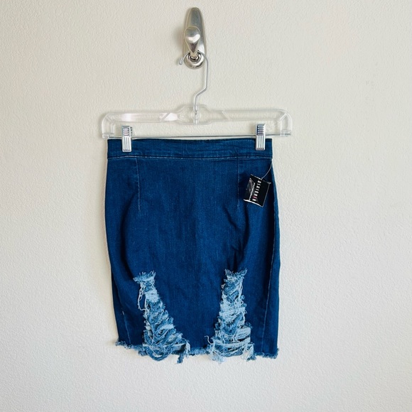 NWT Fashion Nova Dark Wash Distressed Denim Jean Mini Skirt - Picture 2 of 9
